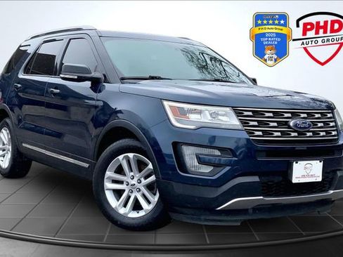 Used 2017 Ford Explorer XLT w/ XLT Technology Feature Bundle FWD image 1