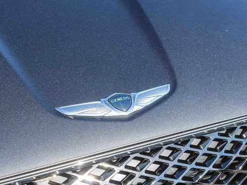 Used 2023 Genesis GV70 2.5T w/ Select Package image 11