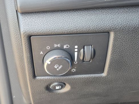 Used 2021 Jeep Grand Cherokee Laredo AWD/4WD image 33