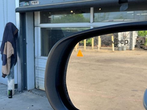 Used 2025 Jeep Compass Latitude image 19