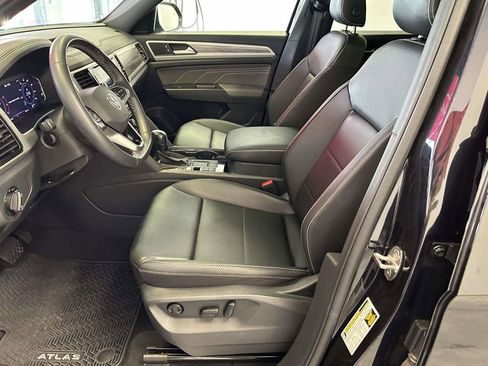 Used 2023 Volkswagen Atlas Cross Sport SE w/ Panoramic Sunroof Package FWD image 16