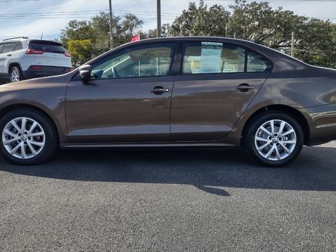 Used 2012 Volkswagen Jetta SE FWD image 6