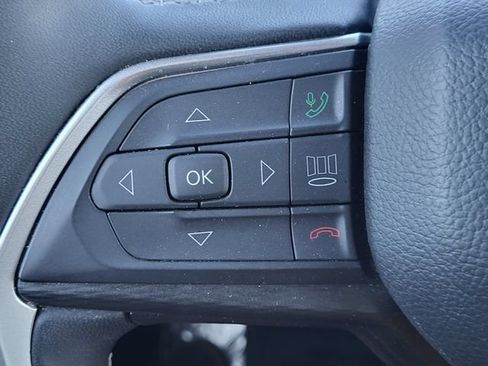 Used 2024 Jeep Grand Cherokee Altitude AWD/4WD image 12