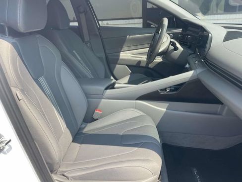Used 2023 Hyundai Elantra SEL w/ Convenience Package FWD image 9