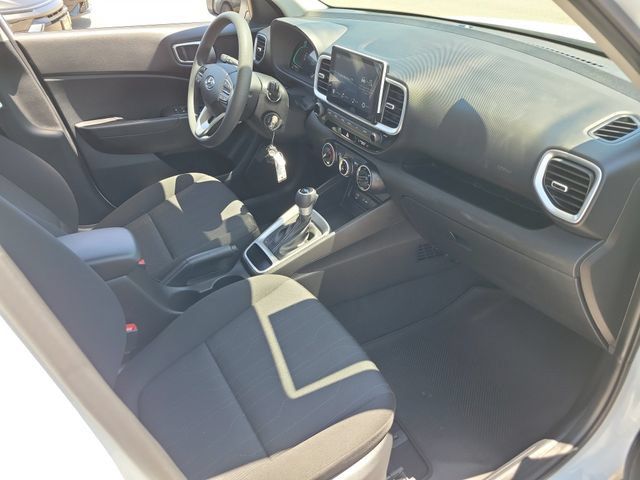 Certified 2026 Hyundai Venue SE FWD image 19