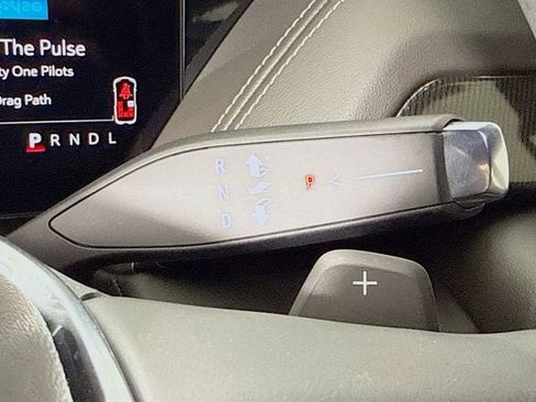 Used 2025 GMC Yukon Elevation RWD image 17