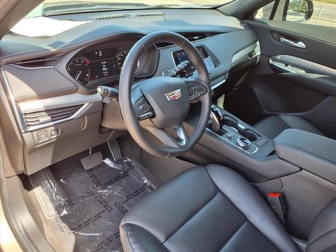 Used 2023 Cadillac XT4 Premium Luxury FWD image 18