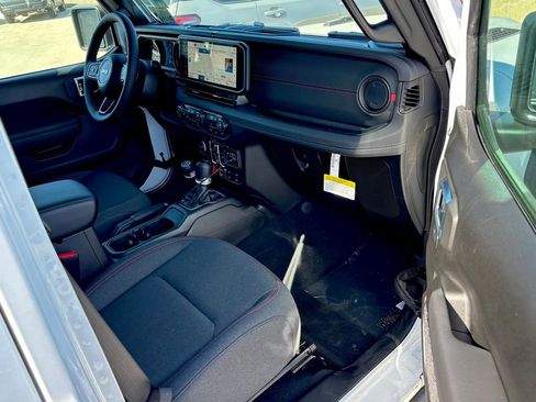 New 2026 Jeep Gladiator Rubicon w/ Safety Group image 24