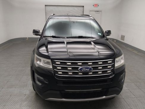 Used 2017 Ford Explorer XLT w/ Equipment Group 201A AWD/4WD image 14