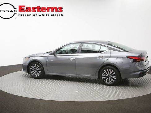 Used 2025 Nissan Altima 2.5 SV FWD image 60