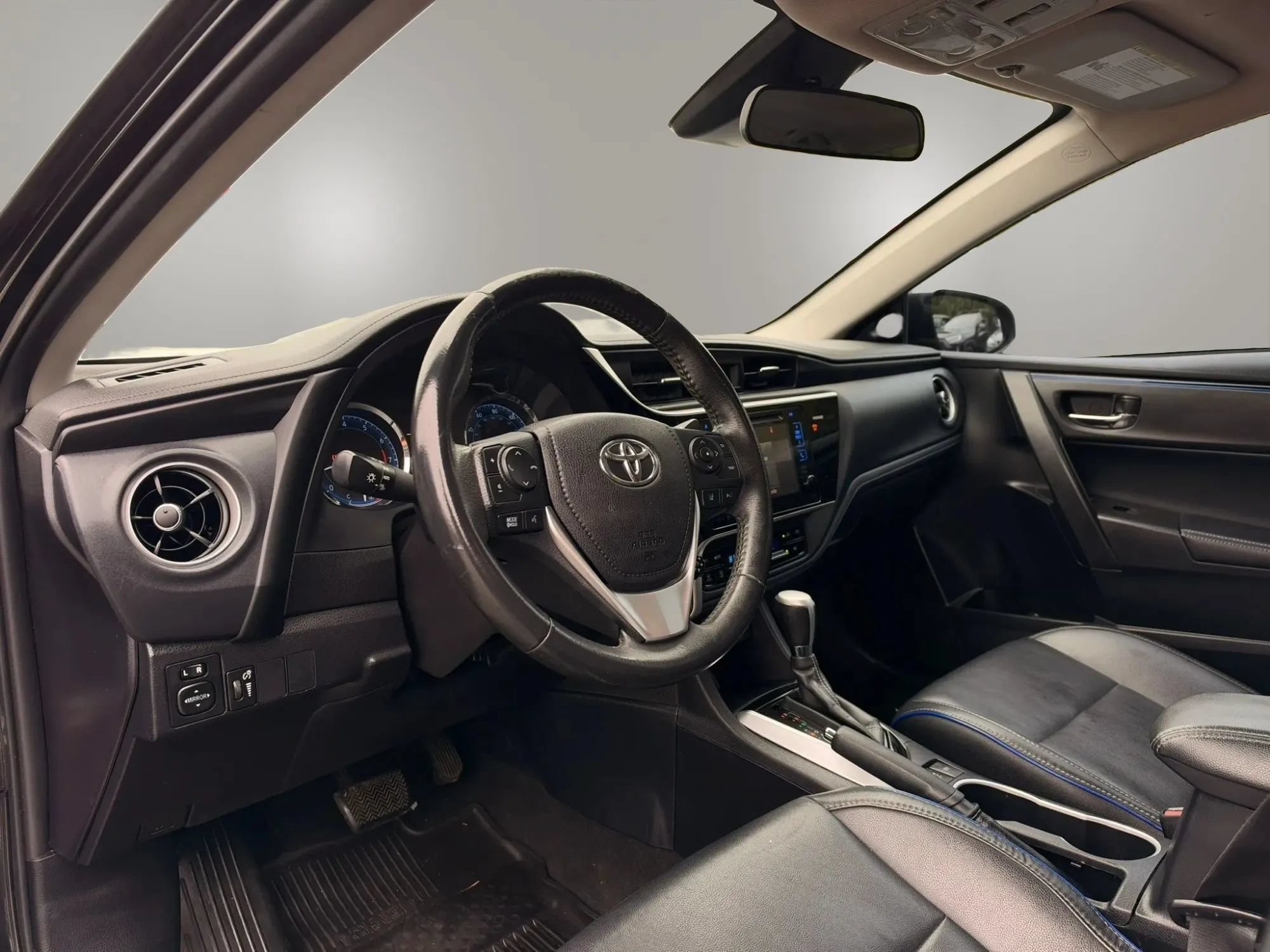 Used 2017 Toyota Corolla XSE FWD image 18