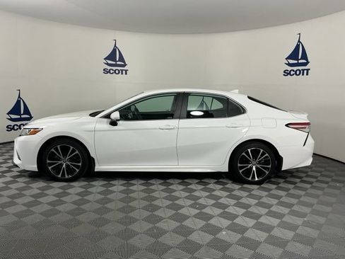 Used 2020 Toyota Camry SE FWD image 4