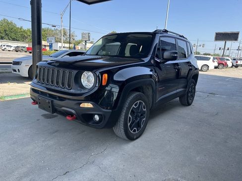 Used 2017 Jeep Renegade Trailhawk AWD/4WD image 4