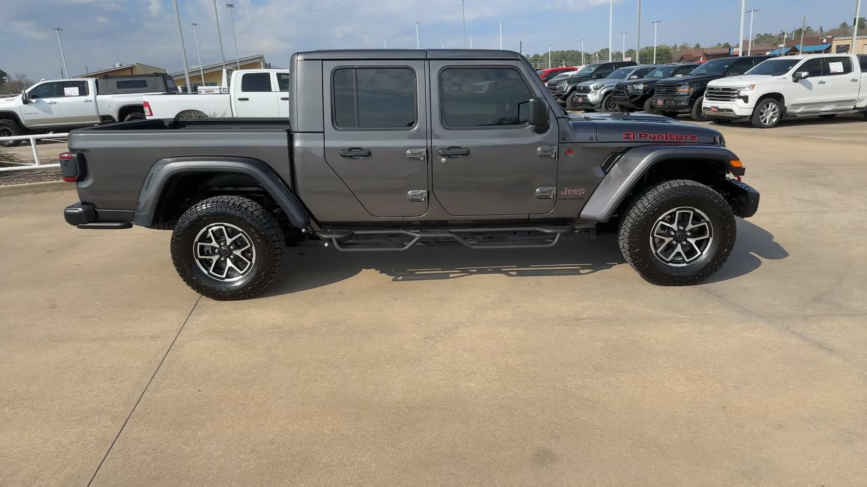 Used 2024 Jeep Gladiator Rubicon AWD/4WD image 2