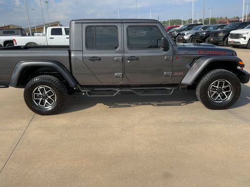 Used 2024 Jeep Gladiator Rubicon AWD/4WD image 2