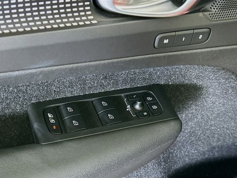 Used 2021 Volvo XC40 T5 R-Design w/ Protection Package Premier image 15