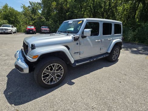Used 2024 Jeep Wrangler High Altitude AWD/4WD image 2