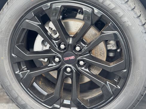 Used 2022 GMC Terrain SLE w/ Elevation Edition image 8