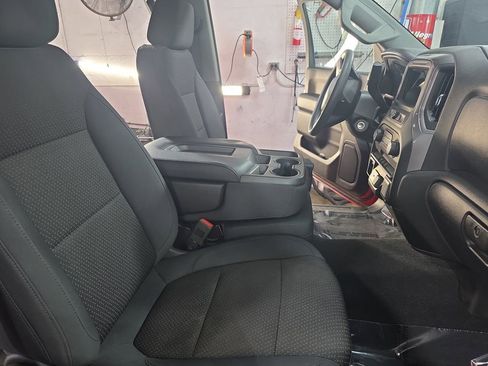 Used 2019 Chevrolet Silverado 1500 Custom w/ Custom Value Package AWD/4WD image 10