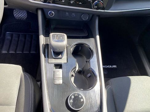 Used 2023 Nissan Rogue S image 10