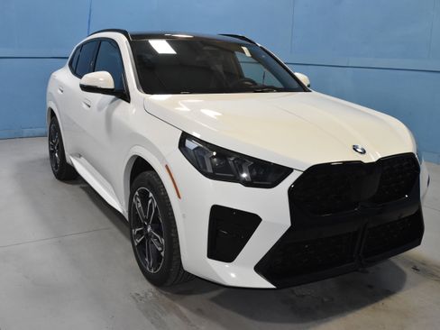 New 2025 BMW X2 xDrive28i w/ Technology Package image 1