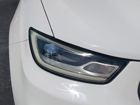 Used 2025 Chrysler Pacifica Limited image 11