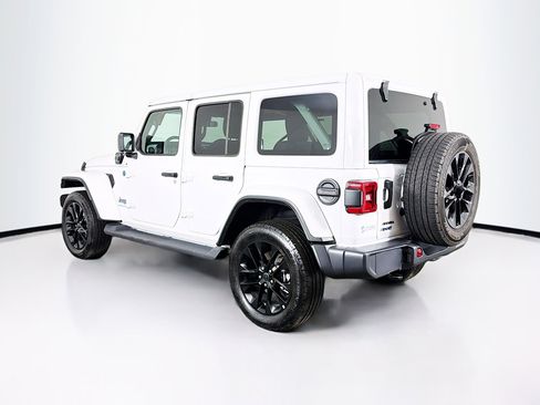 Used 2025 Jeep Wrangler Sahara image 6