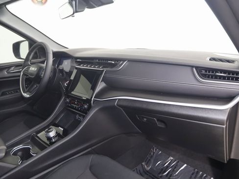 Used 2025 Jeep Grand Cherokee Laredo X w/ Luxury Tech Group I image 46