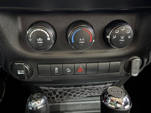 Used 2018 Jeep Wrangler Unlimited Sport w/ Connectivity Group image 12