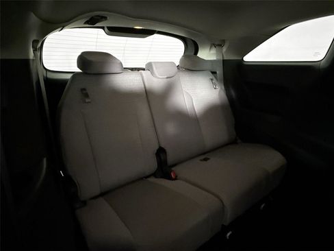 Used 2025 Toyota Sienna LE image 38