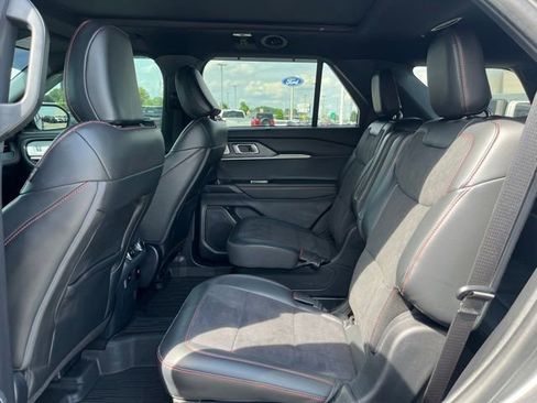 Used 2025 Ford Explorer ST AWD/4WD image 6