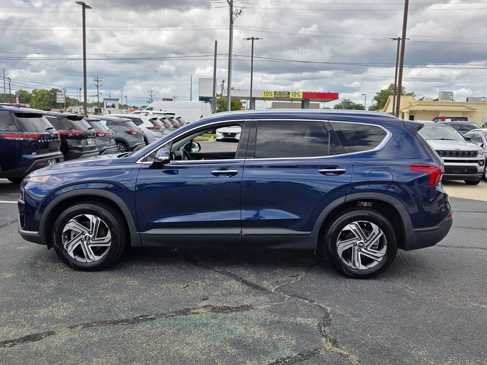 Used 2023 Hyundai Santa Fe SEL FWD image 4