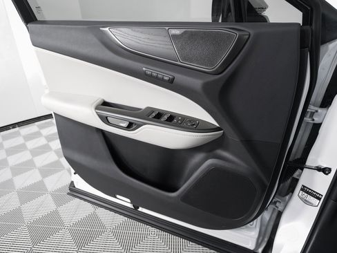 Certified 2025 Lexus NX 350 AWD w/ Luxury Package image 12