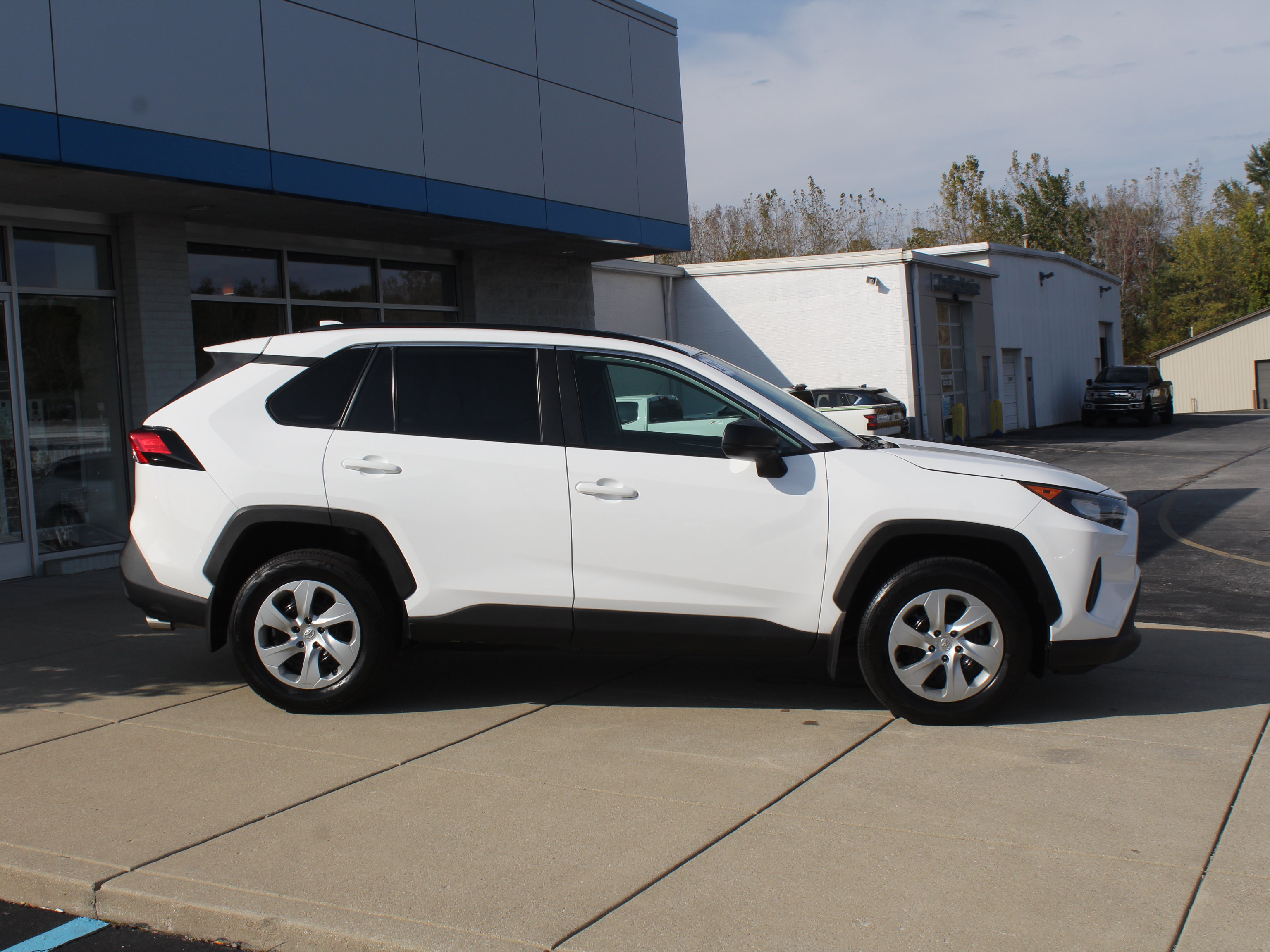 Used 2021 Toyota RAV4 LE AWD/4WD image 10