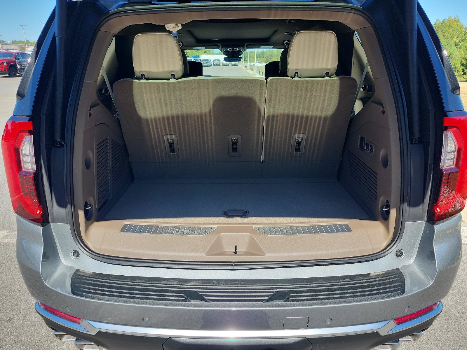 New 2027 GMC Yukon Denali w/ Denali Reserve Package AWD/4WD image 8