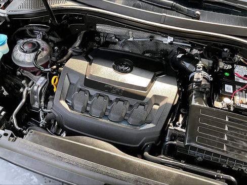 Certified 2022 Volkswagen Tiguan SE R-Line image 30