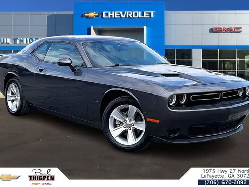 Used 2023 Dodge Challenger SXT RWD image 1