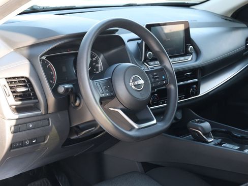 Used 2024 Nissan Rogue SV image 13