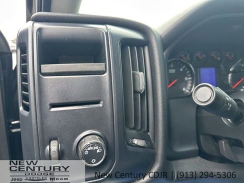 Used 2017 Chevrolet Silverado 1500 Custom w/ Custom Convenience Package AWD/4WD image 18