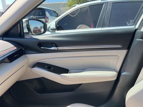 Used 2020 Nissan Altima 2.5 Platinum image 5