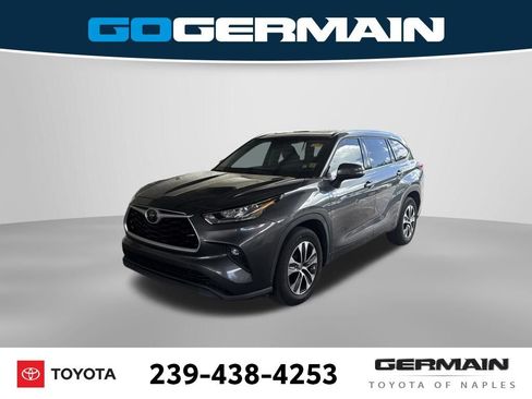 Used 2020 Toyota Highlander XLE FWD image 1