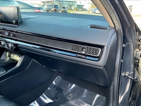 Used 2024 Honda Civic EX-L image 17