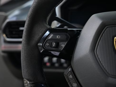 Used 2018 Lamborghini Huracan LP 610-4 AWD/4WD image 36