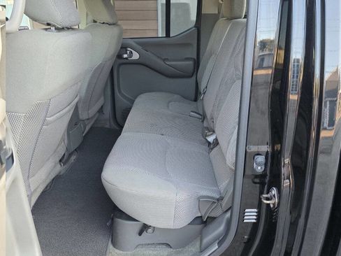 Used 2016 Nissan Frontier SV image 12