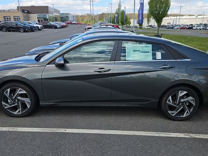 New 2026 Hyundai Elantra Limited w/ Cargo Package