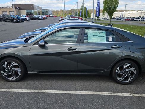 New 2026 Hyundai Elantra Limited w/ Cargo Package FWD image 4