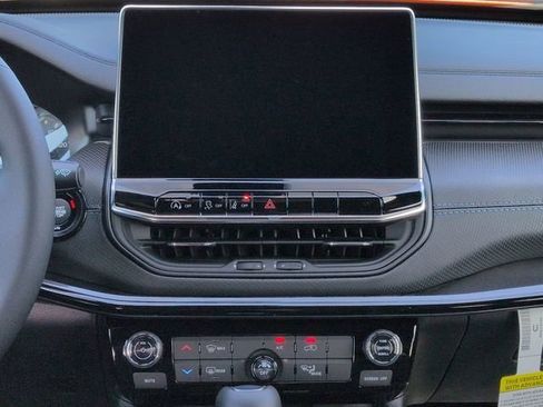 New 2026 Jeep Compass Latitude image 17