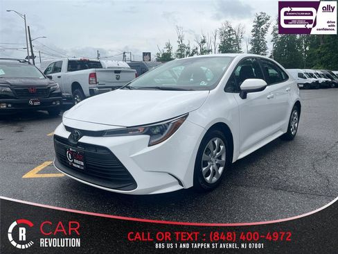 Used 2023 Toyota Corolla LE FWD image 4