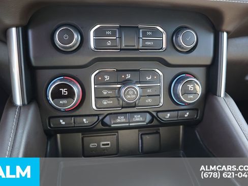 Used 2024 Chevrolet Suburban LT RWD image 32