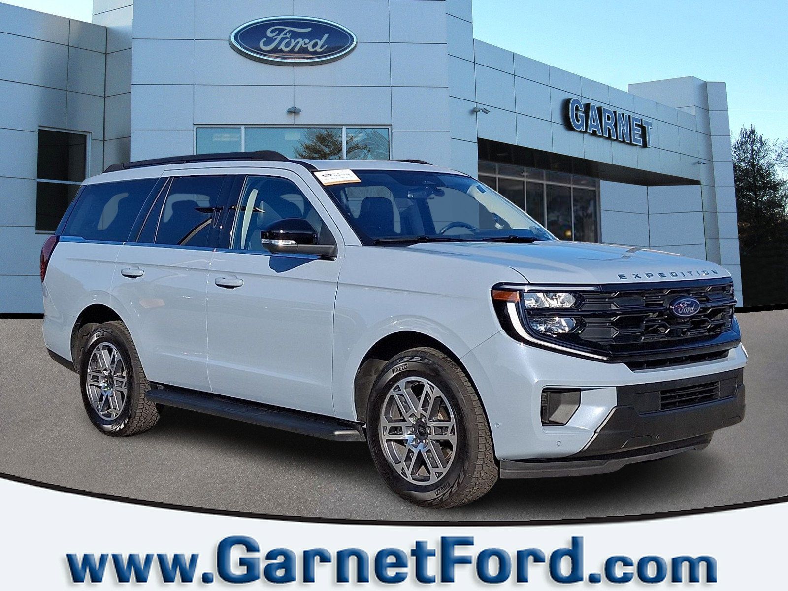 Certified 2025 Ford Expedition Active AWD/4WD image 1